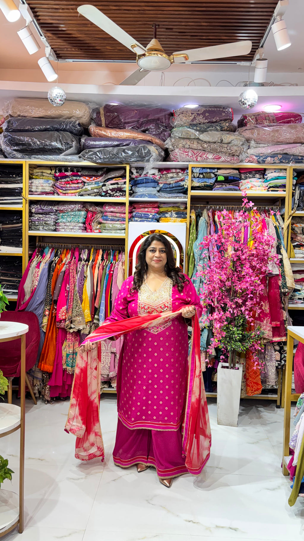 Festive Suit Set with Statement Tie-Dye Border Dupatta