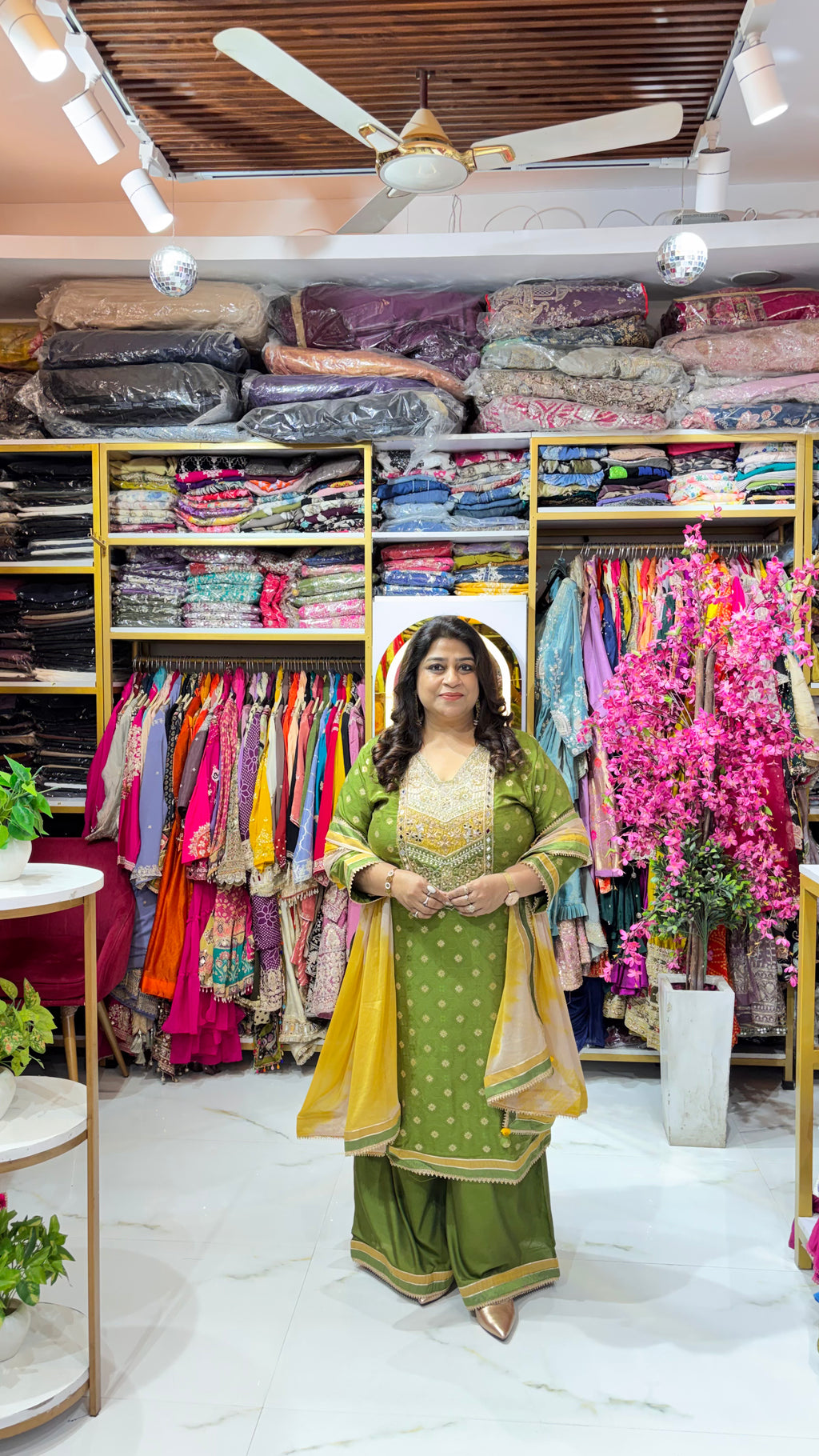 Festive Suit Set with Statement Tie-Dye Border Dupatta
